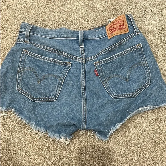 Levi’s Women's Blue Denim Shorts - Picture 2 of 2
